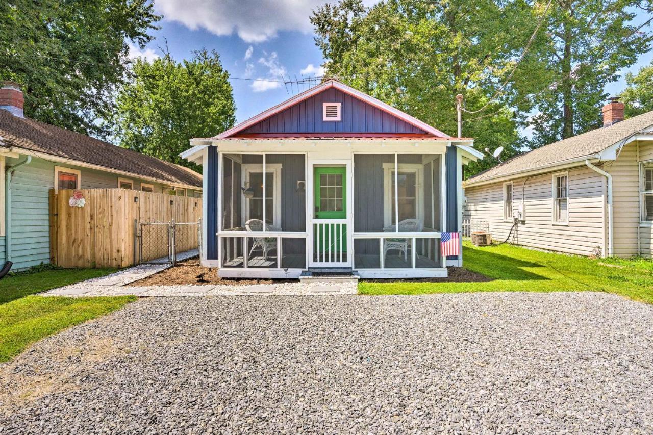 Chic Cottage With Private Yard Steps To Beach! โคโลเนียลบีช ภายนอก รูปภาพ