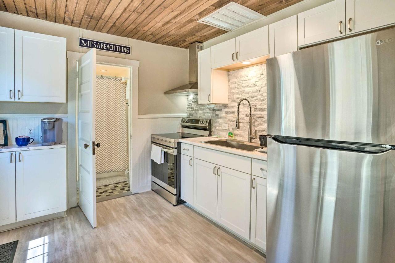 Chic Cottage With Private Yard Steps To Beach! โคโลเนียลบีช ภายนอก รูปภาพ