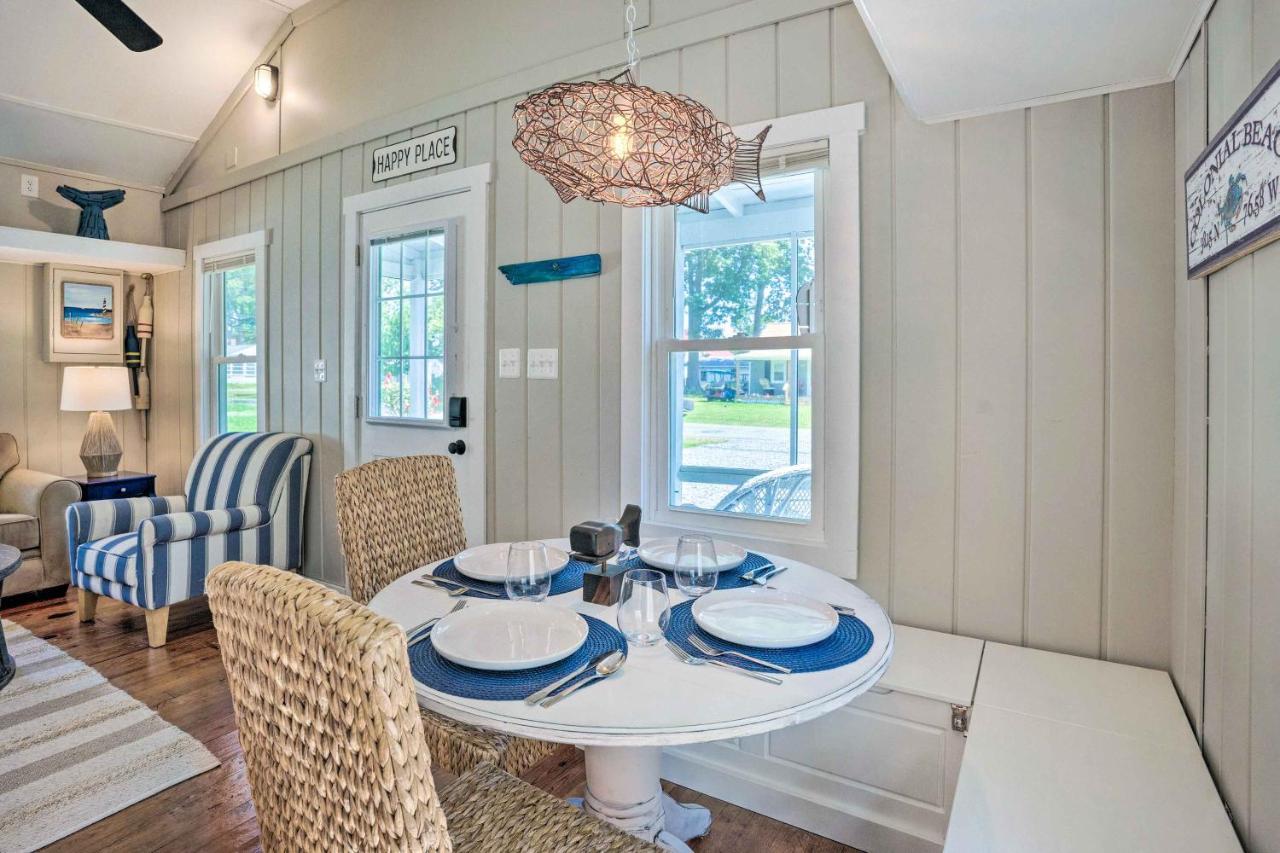 Chic Cottage With Private Yard Steps To Beach! โคโลเนียลบีช ภายนอก รูปภาพ