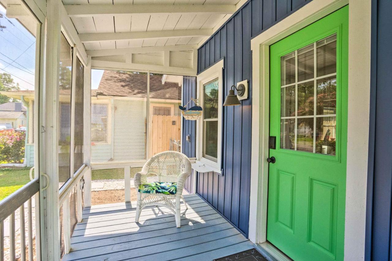 Chic Cottage With Private Yard Steps To Beach! โคโลเนียลบีช ภายนอก รูปภาพ