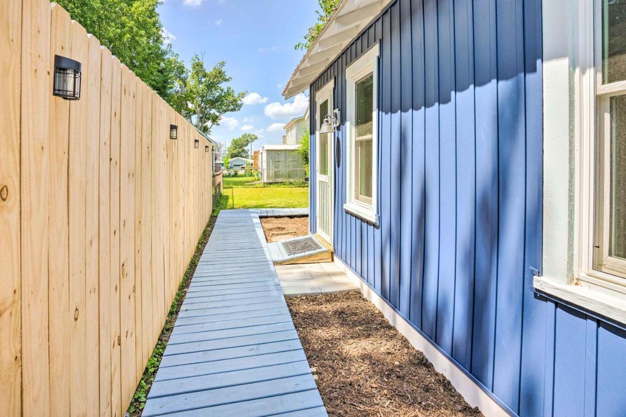 Chic Cottage With Private Yard Steps To Beach! โคโลเนียลบีช ภายนอก รูปภาพ