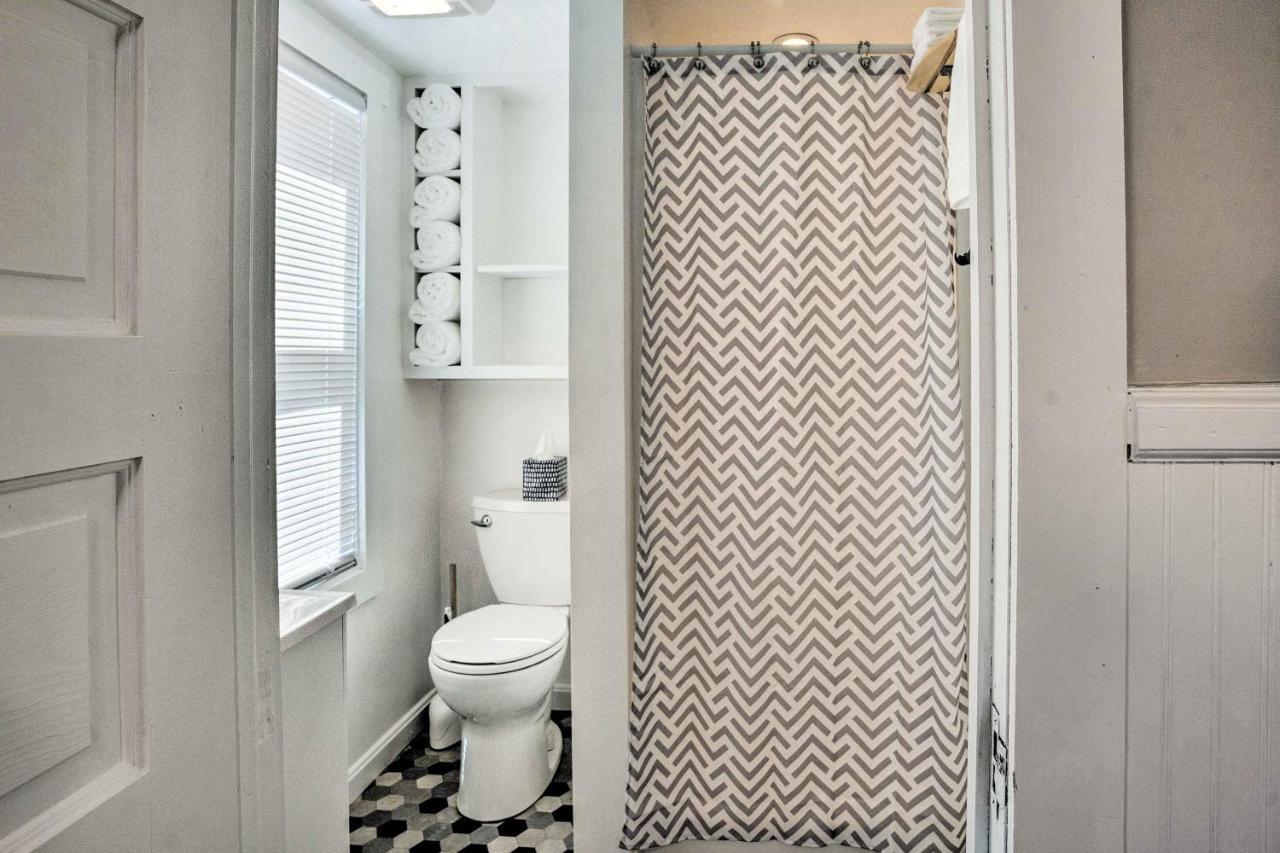 Chic Cottage With Private Yard Steps To Beach! โคโลเนียลบีช ภายนอก รูปภาพ