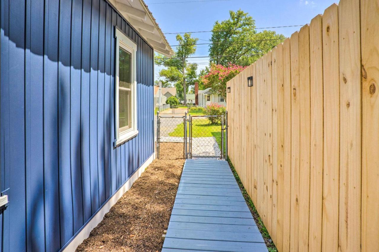 Chic Cottage With Private Yard Steps To Beach! โคโลเนียลบีช ภายนอก รูปภาพ