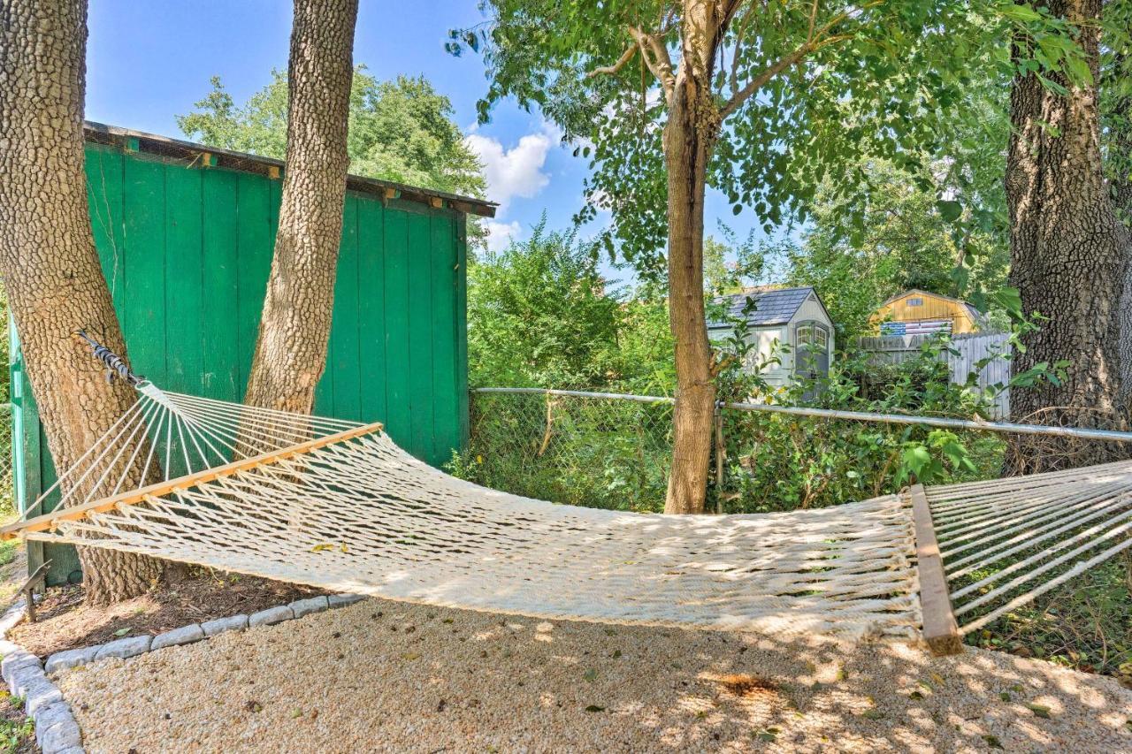 Chic Cottage With Private Yard Steps To Beach! โคโลเนียลบีช ภายนอก รูปภาพ