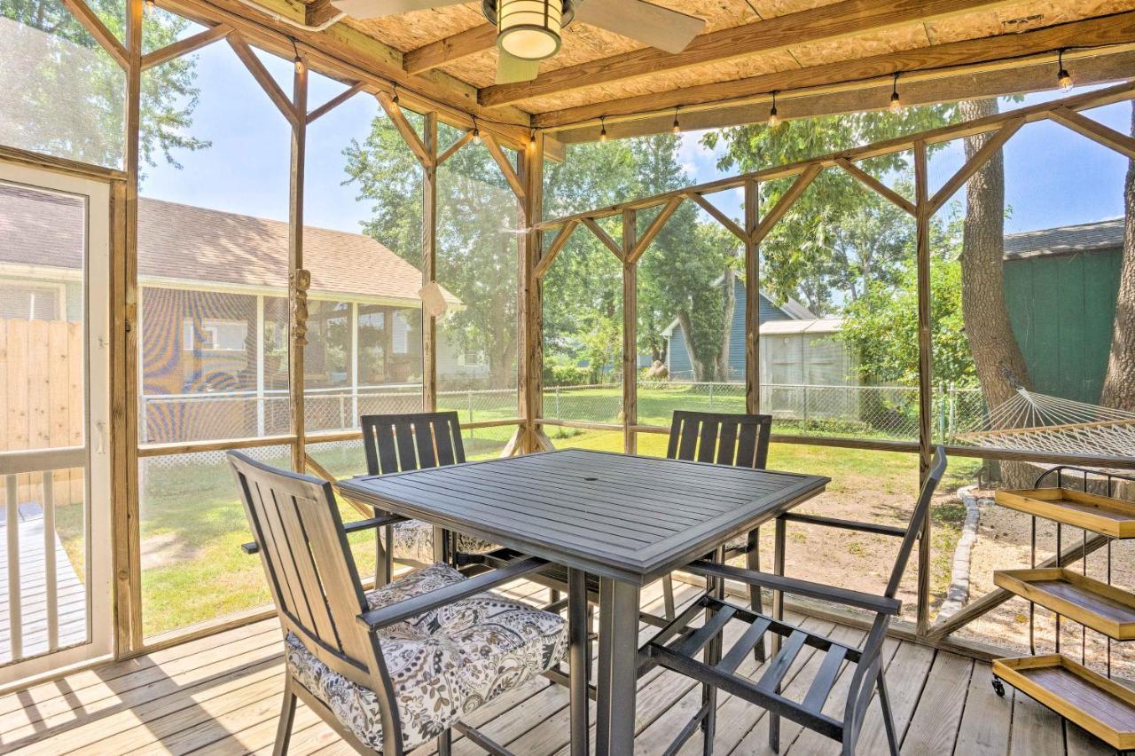 Chic Cottage With Private Yard Steps To Beach! โคโลเนียลบีช ภายนอก รูปภาพ